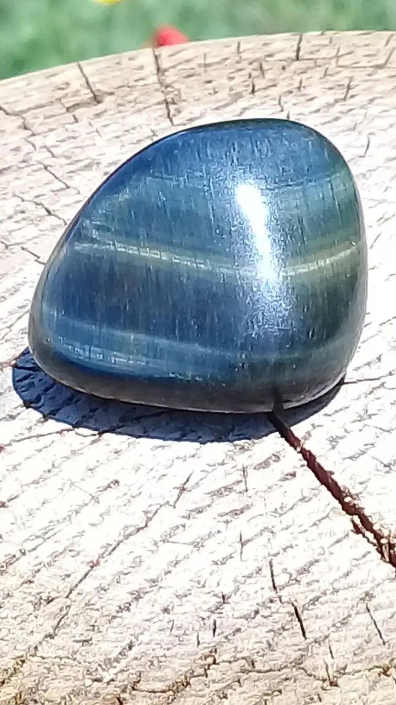 Chargez l'image dans la visionneuse de la galerie, Œil de faucon pierre roulée Grade A ++++ Pierre roulée Œil de faucon
