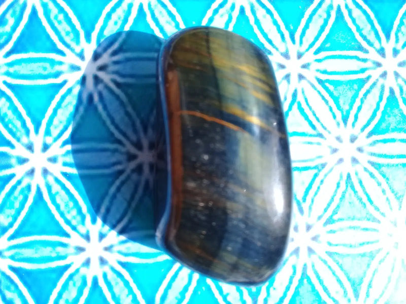 Load image into Gallery viewer, Œil de faucon pierre roulée Grade A ++++ Pierre roulée Œil de faucon
