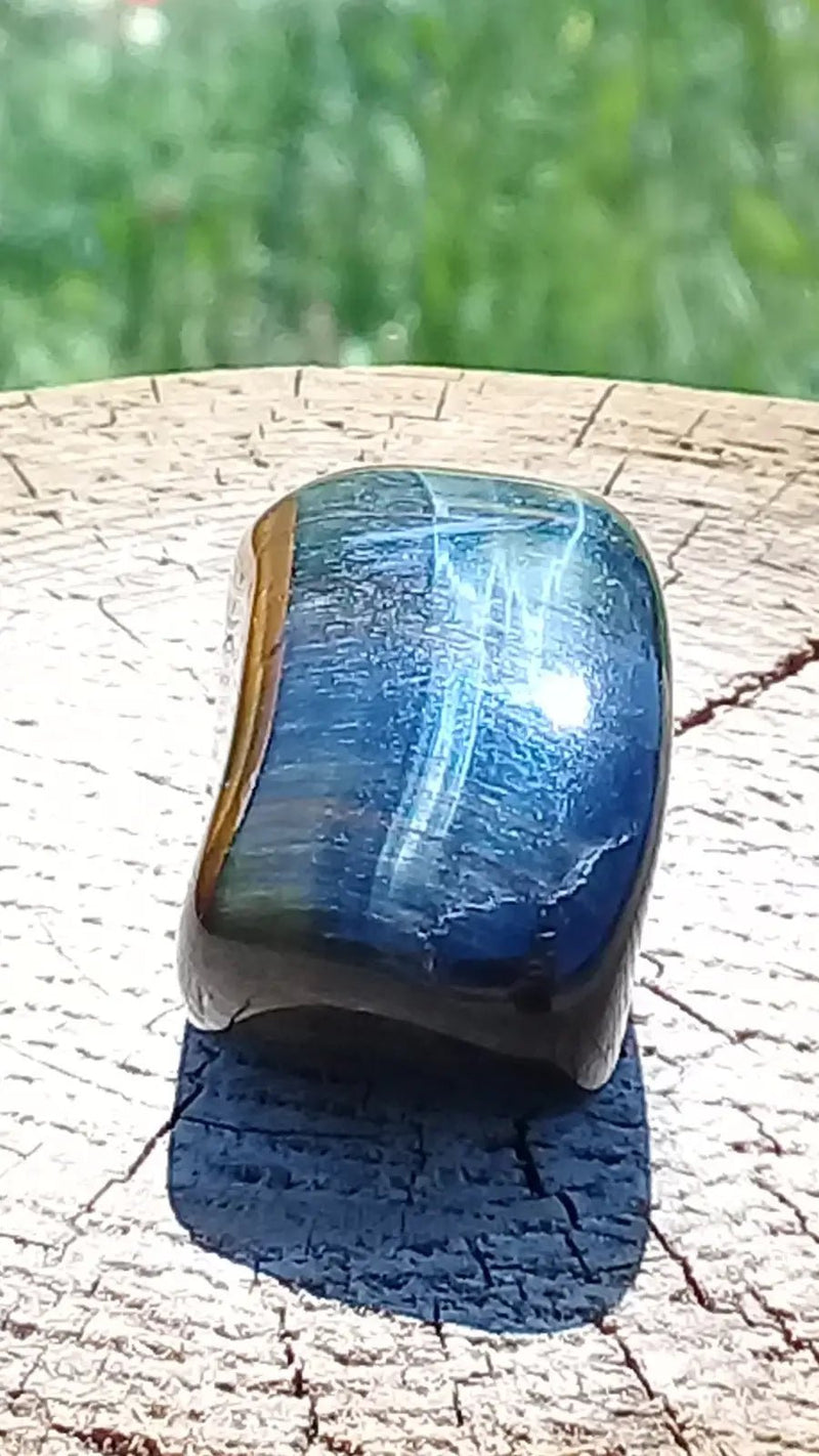 Load image into Gallery viewer, Œil de faucon pierre roulée Grade A ++++ Pierre roulée Œil de faucon
