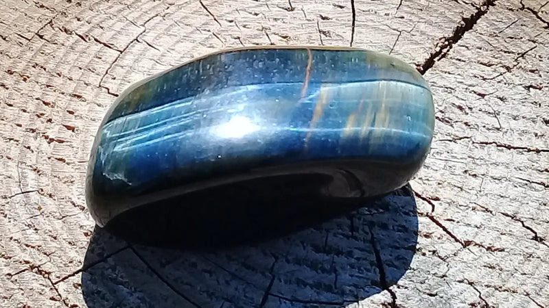 Load image into Gallery viewer, Œil de faucon pierre roulée Grade A ++++ Pierre roulée Œil de faucon
