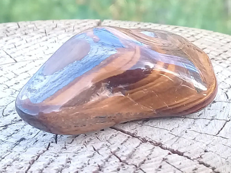 Load image into Gallery viewer, Œil de Tigre et Hématite pierre roulée Grade A ++++ Œil de Tigre avec Hématite pierre roulée
