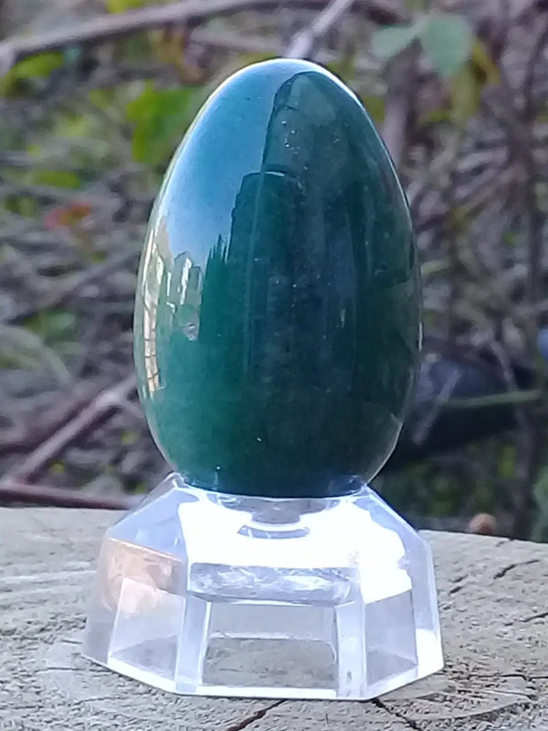 Load image into Gallery viewer, Œuf ’ Tantra Yoni ’ en Aventurine verte du Brésil Grade A ++++ Moyen modèle Œuf ’ Tantra Yoni ’ en Aventurine verte du Brésil Moyen modèle
