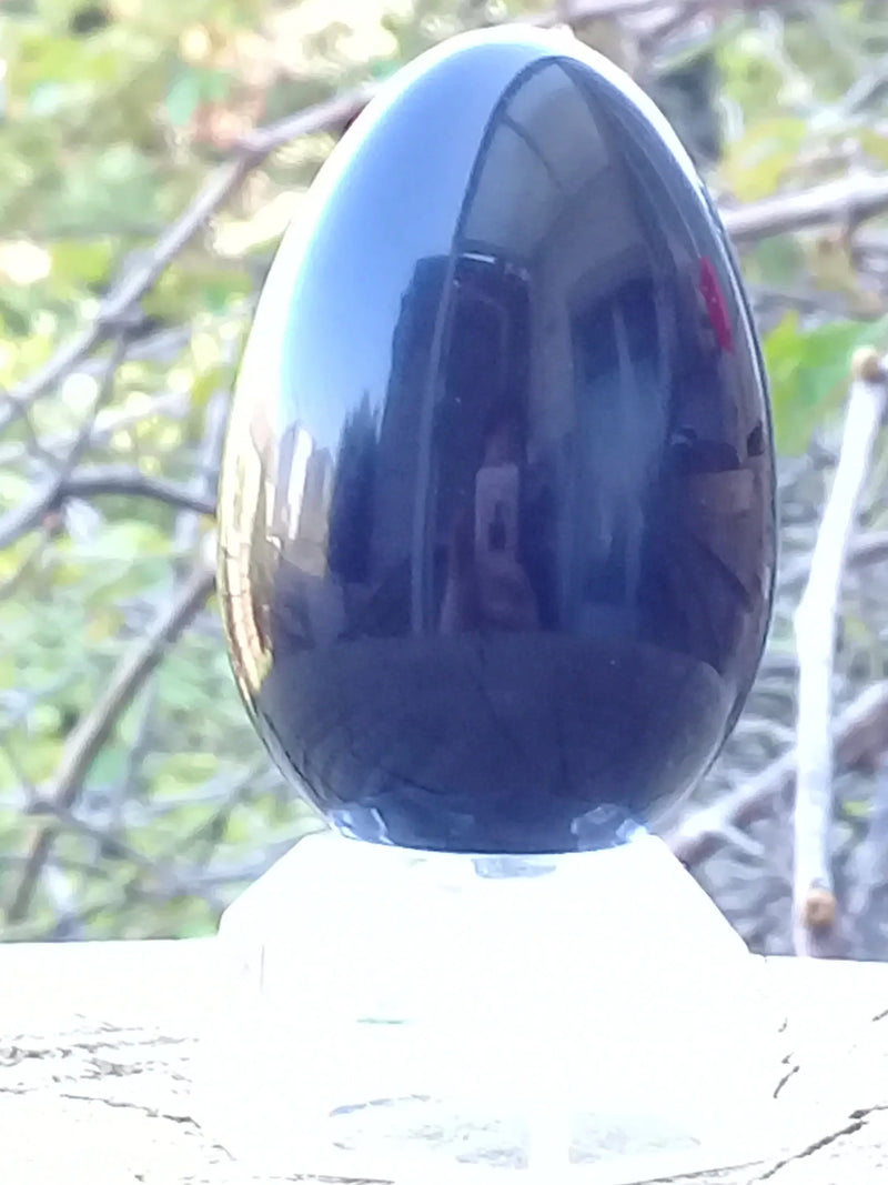 Chargez l&#39;image dans la visionneuse de la galerie, Œuf ’ Tantra Yoni ’ en Obsidienne noire du Mexique Grade A ++++ Gros modèle Œuf &quot; Tantra Yoni &quot; en Obsidienne noire du Mexique Gros modèle Dans la besace du p&#39;tit Poucet   
