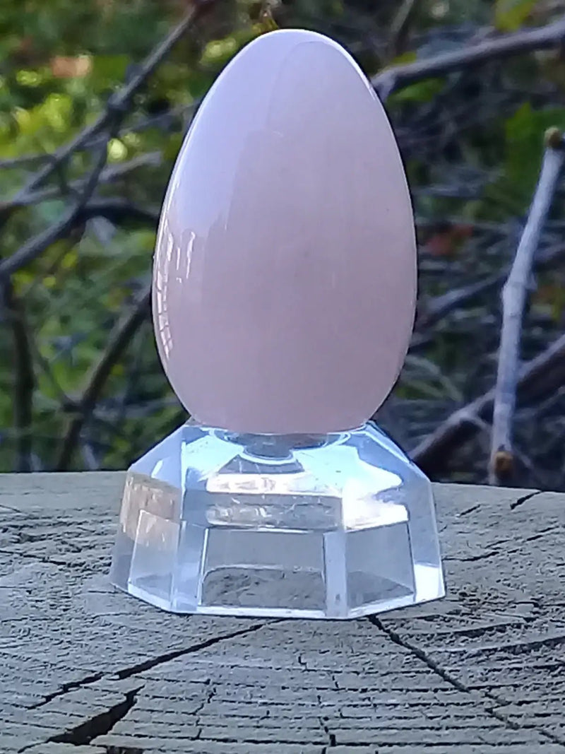 Load image into Gallery viewer, Œuf ’ Tantra Yoni ’ en Quartz rose du Brésil Grade A ++++ Moyen modèle Œuf ’ Tantra Yoni ’ en Quartz rose du Brésil Moyen modèle
