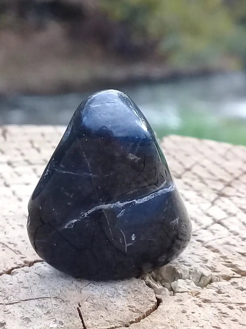 Load image into Gallery viewer, Onyx noire du Brésil pierre roulée Grade A++++ Onyx noire du Brésil pierre roulée
