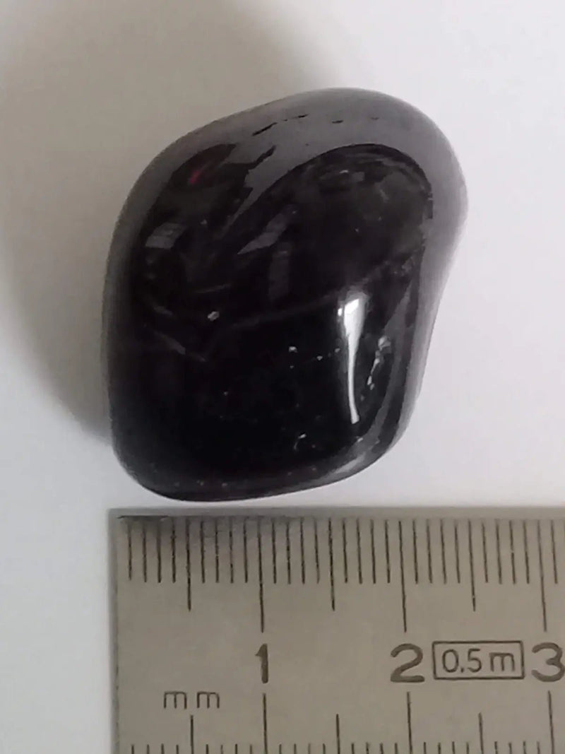 Load image into Gallery viewer, Onyx noire du Brésil pierre roulée Grade A++++ Onyx noire du Brésil pierre roulée
