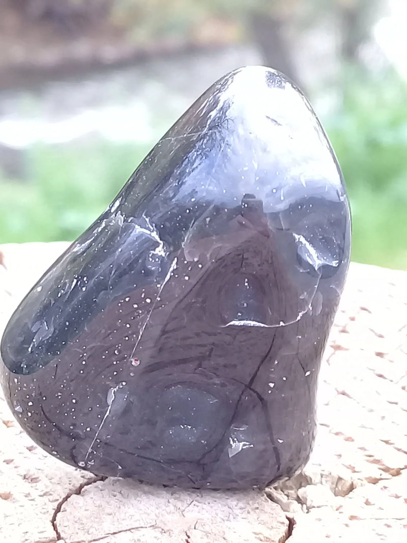 Load image into Gallery viewer, Onyx noire du Brésil pierre roulée Grade A++++ Onyx noire du Brésil pierre roulée Dans la besace du p&#39;tit Poucet   
