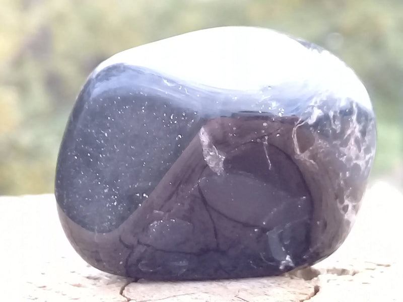 Chargez l&#39;image dans la visionneuse de la galerie, Onyx noire du Brésil pierre roulée Grade A++++ Onyx noire du Brésil pierre roulée Dans la besace du p&#39;tit Poucet   
