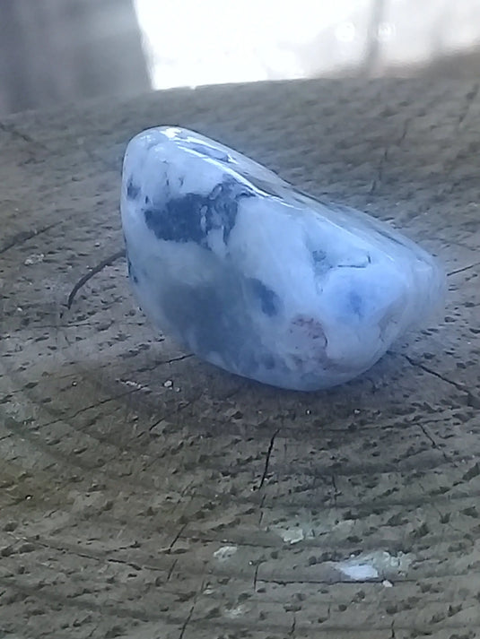 Opale violette pierre roulée Grade A ++++ Opale violette Dans la besace du p'tit Poucet...   