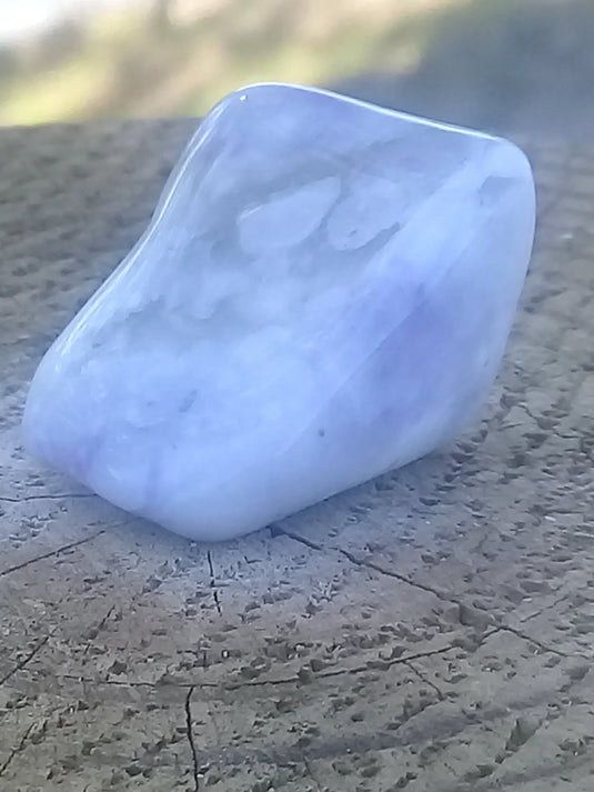 Opale violette pierre roulée Grade A ++++ Opale violette Dans la besace du p'tit Poucet...   