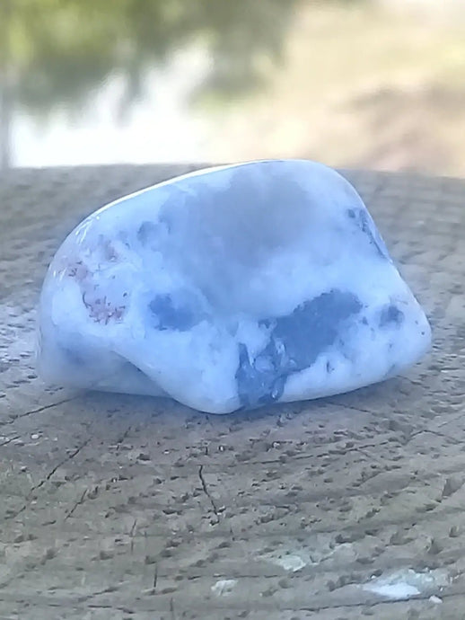 Opale violette pierre roulée Grade A ++++ Opale violette