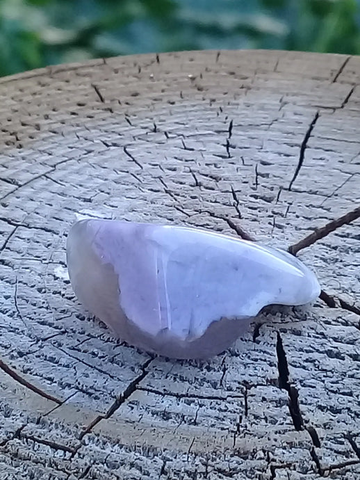 Opale violette pierre roulée Grade A ++++ Opale violette pierre roulée Dans la besace du p'tit Poucet...   
