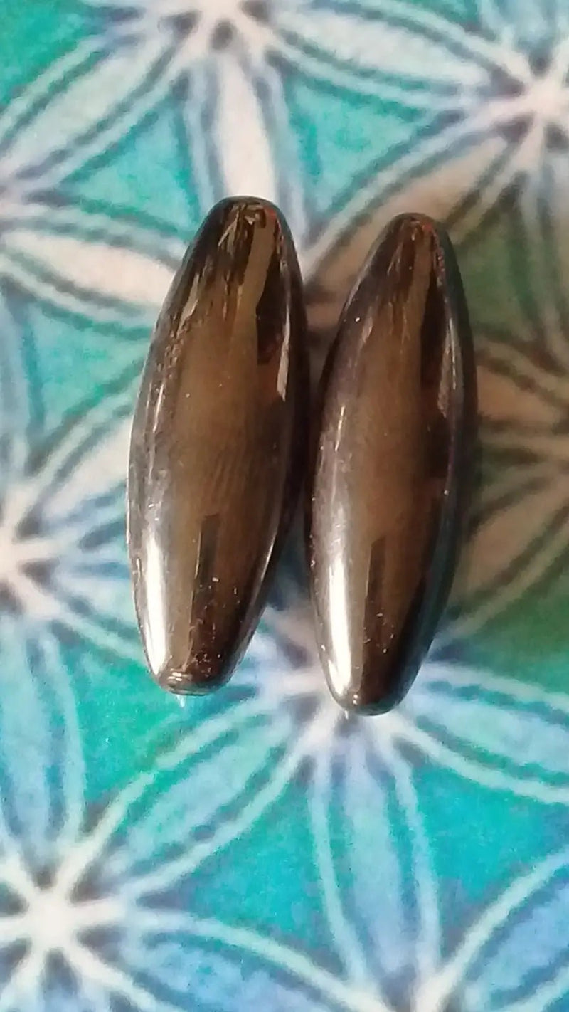Load image into Gallery viewer, Paire d’Hématite aimantée (vendue par paire) Paire d’Hématite aimantée
