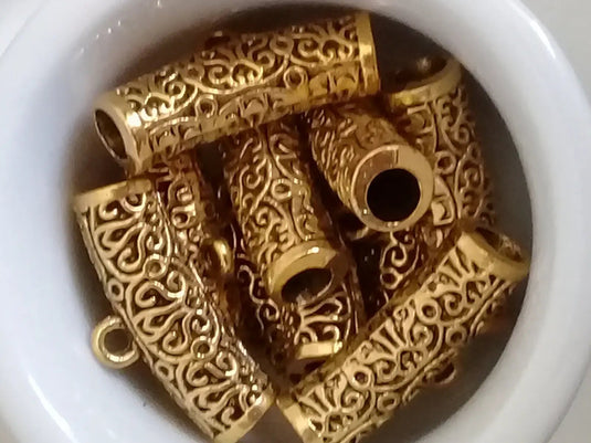 Passant avec anneau d’attache Divers coloris Prix à l’unité Passant avec anneau pour pendentif ou bracelet Divers coloris