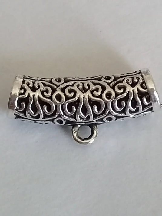 Passant avec anneau d’attache Divers coloris Prix à l’unité Passant avec anneau pour pendentif ou bracelet Divers coloris