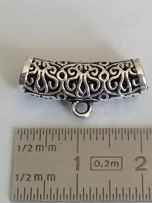 Passant avec anneau d’attache Divers coloris Prix à l’unité Passant avec anneau pour pendentif ou bracelet Divers coloris