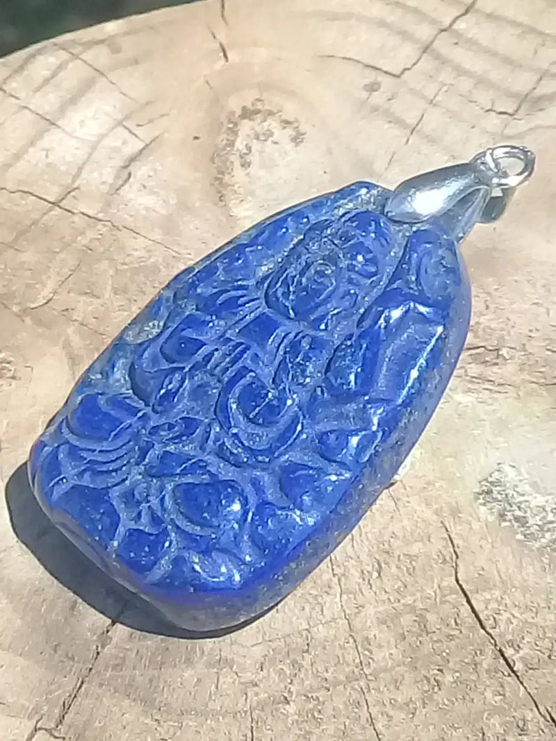 Chargez l'image dans la visionneuse de la galerie, Pendentif Bouddha en Lapis Lazuli Grade A ++++ Pendentif Bouddha en Lapis Lazuli
