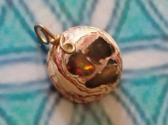 Pendentif en Opale noire Grade A ++++ Pendentif en opale noire