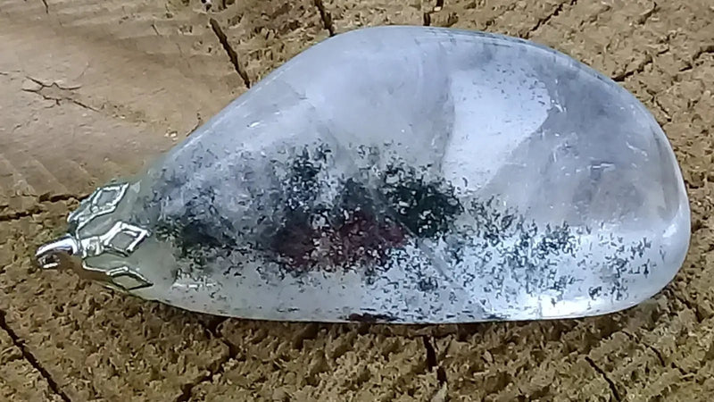 Chargez l&#39;image dans la visionneuse de la galerie, Pendentif Lodolit Quartz Chaman à inclusions de chlorite Grade A ++++ Pendentif Lodolite Quartz Chaman à inclusions de chlorite
