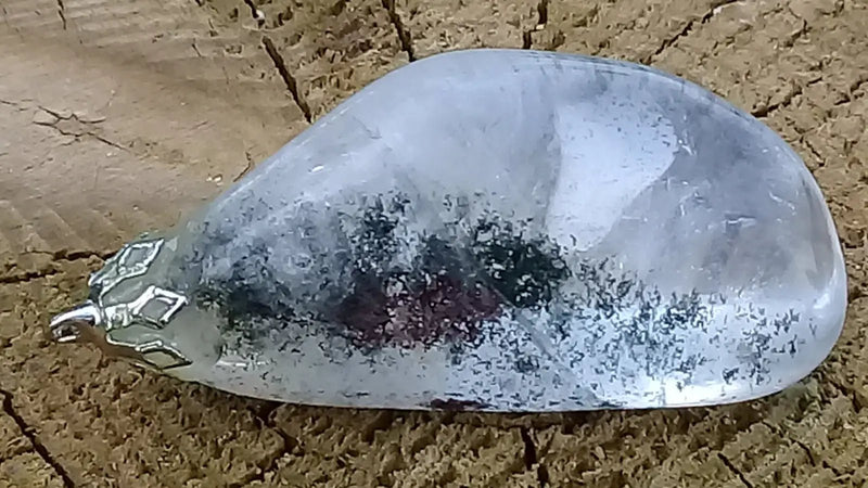 Chargez l&#39;image dans la visionneuse de la galerie, Pendentif Lodolit Quartz Chaman à inclusions de chlorite Grade A ++++ Pendentif Lodolite Quartz Chaman à inclusions de chlorite
