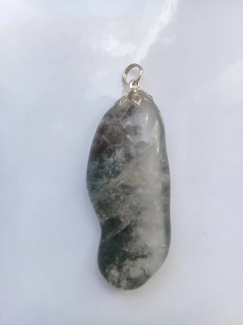 Chargez l&#39;image dans la visionneuse de la galerie, Pendentif Lodolite Quartz Chaman à inclusions de chlorite Grade A ++++ Pendentif Lodolite Quartz Chaman à inclusions de chlorite
