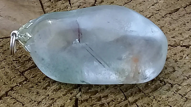 Load image into Gallery viewer, Pendentif Lodolite Quartz Chaman à inclusions de chlorite Grade A ++++ Pendentif Lodolite Quartz Chaman à inclusions de chlorite
