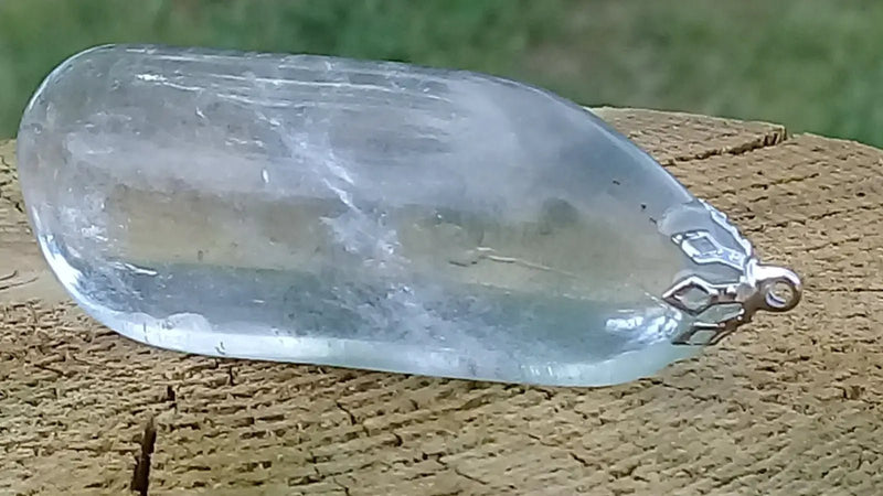 Load image into Gallery viewer, Pendentif Lodolite Quartz Chaman inclusions de chlorite Grade A ++++ Pendentif Lodolite Quartz Chaman à inclusions de chlorite
