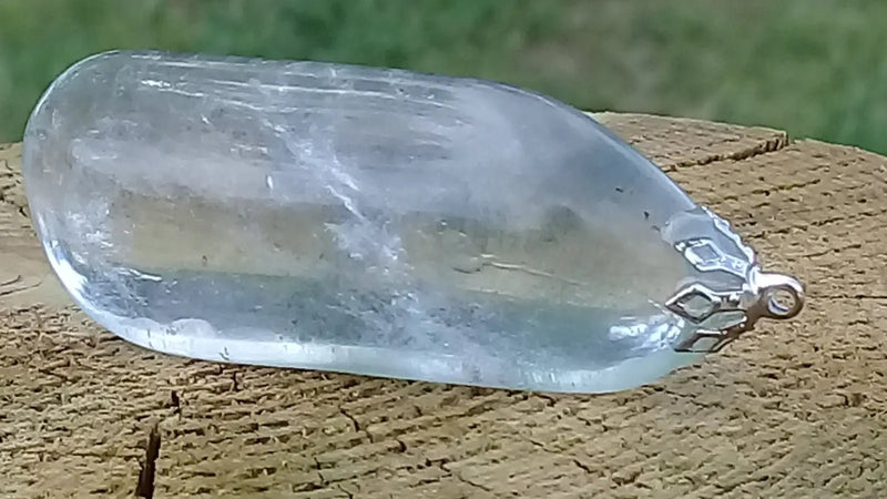 Load image into Gallery viewer, Pendentif Lodolite Quartz Chaman inclusions de chlorite Grade A ++++ Pendentif Lodolite Quartz Chaman à inclusions de chlorite
