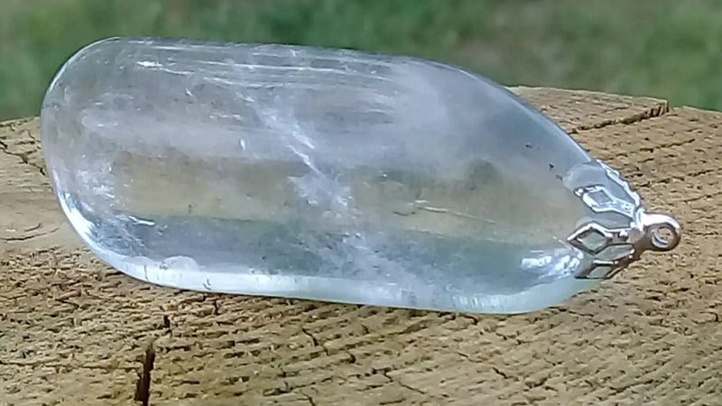 Load image into Gallery viewer, Pendentif Lodolite Quartz Chaman inclusions de chlorite Grade A ++++ Pendentif Lodolite Quartz Chaman à inclusions de chlorite
