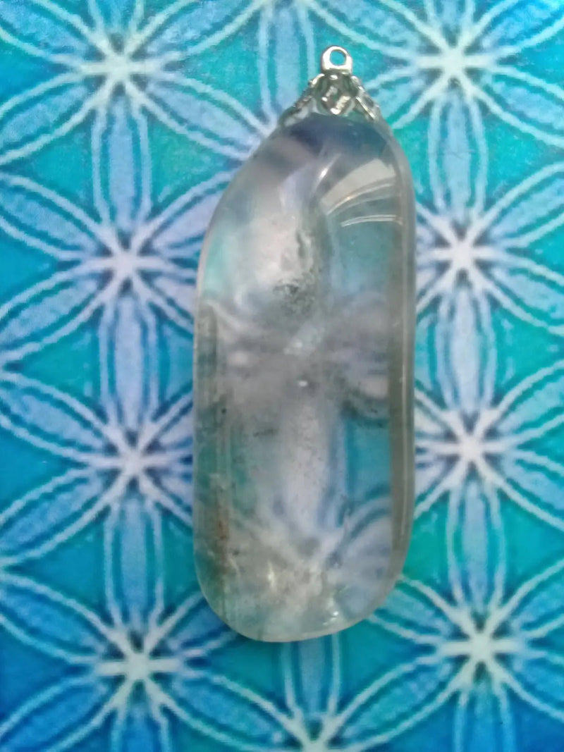 Load image into Gallery viewer, Pendentif Lodolite Quartz Chaman inclusions de chlorite Grade A ++++ Pendentif Lodolite Quartz Chaman à inclusions de chlorite
