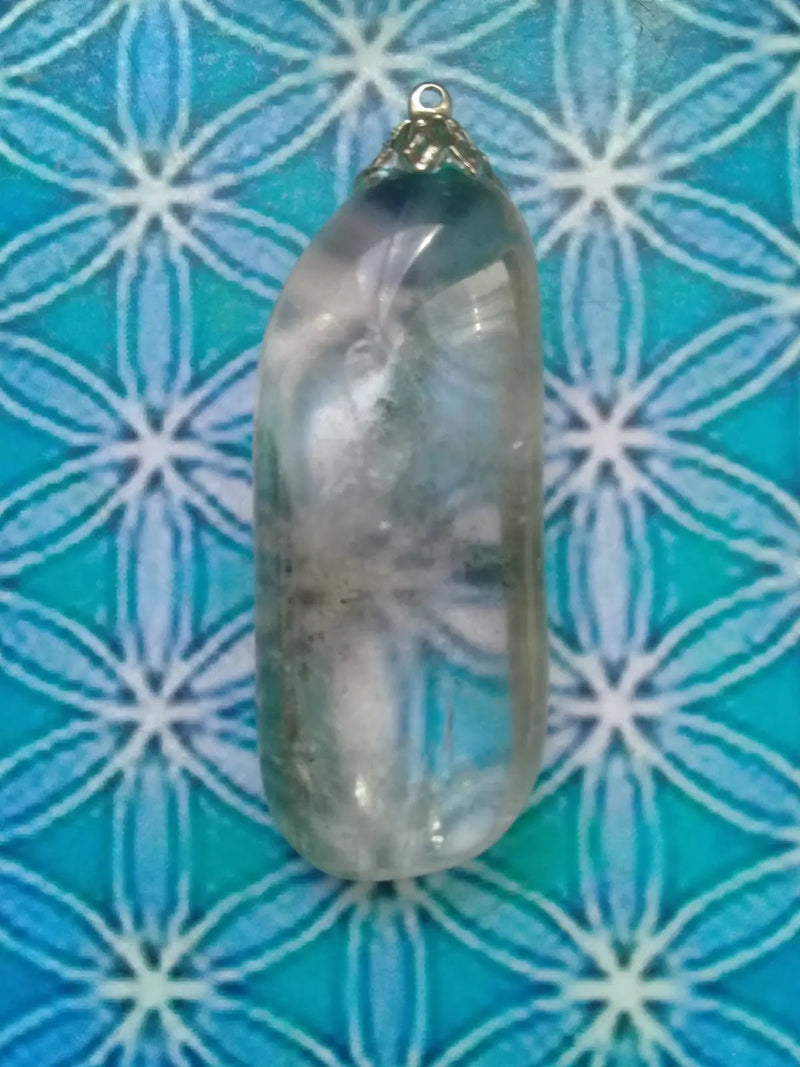 Load image into Gallery viewer, Pendentif Lodolite Quartz Chaman inclusions de chlorite Grade A ++++ Pendentif Lodolite Quartz Chaman à inclusions de chlorite
