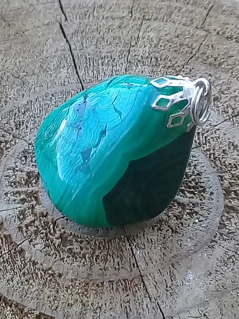 Load image into Gallery viewer, Pendentif Malachite Grade A +++ Fourni avec cordon Pendentif Malachite
