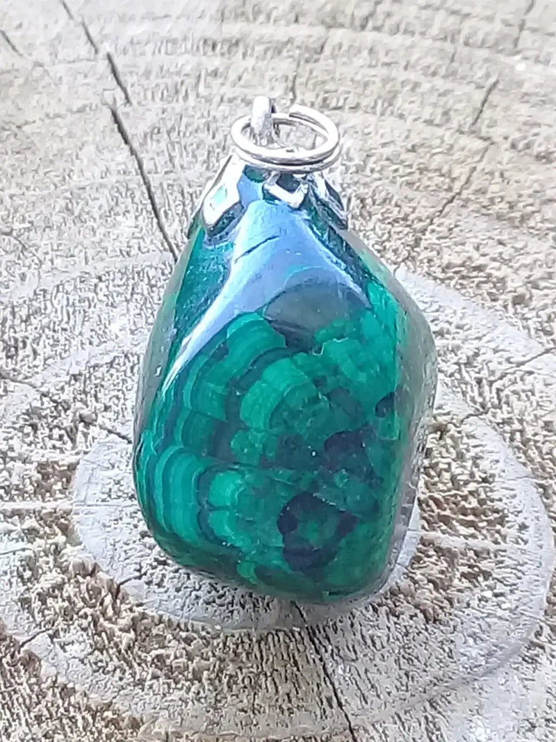 Load image into Gallery viewer, Pendentif Malachite Grade A ++++ Fourni avec cordon Pendentif Malachite
