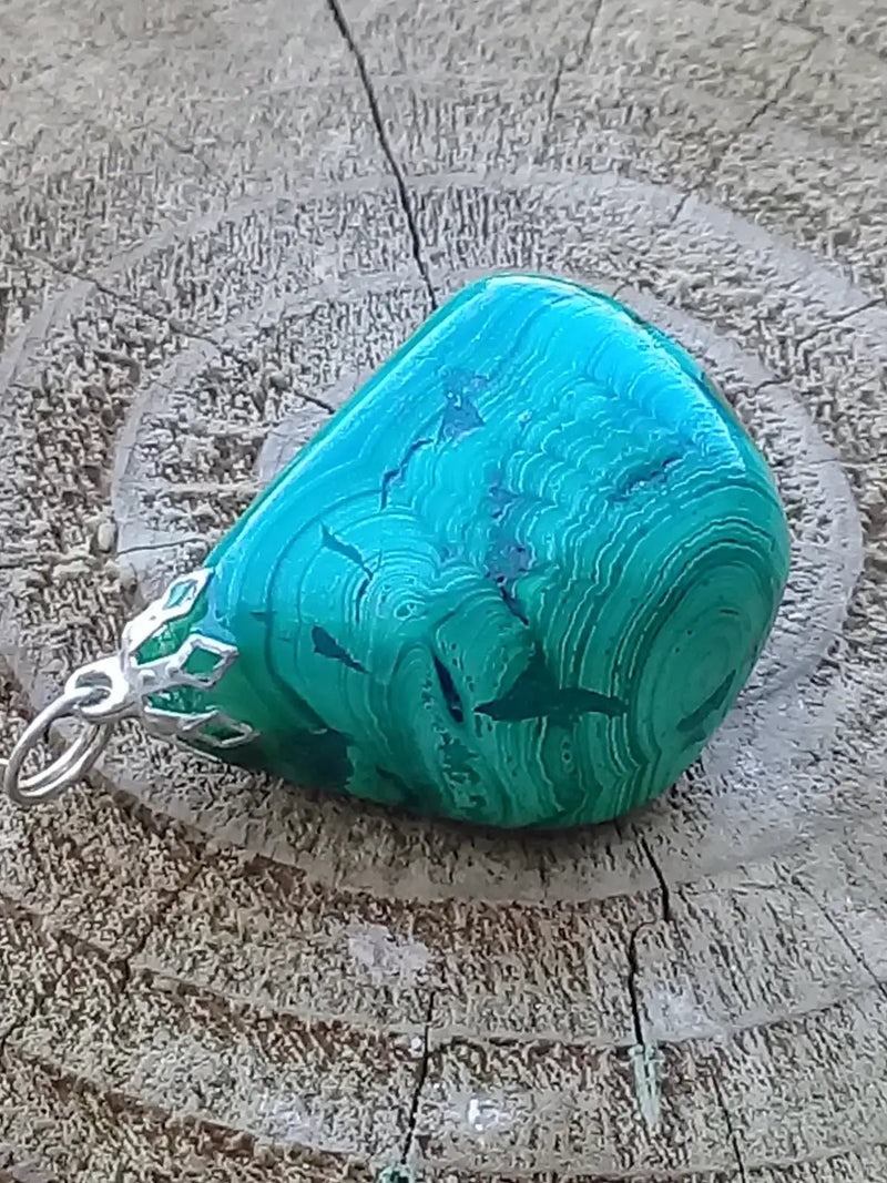 Load image into Gallery viewer, Pendentif Malachite Grade A +++ Fourni avec cordon Pendentif Malachite
