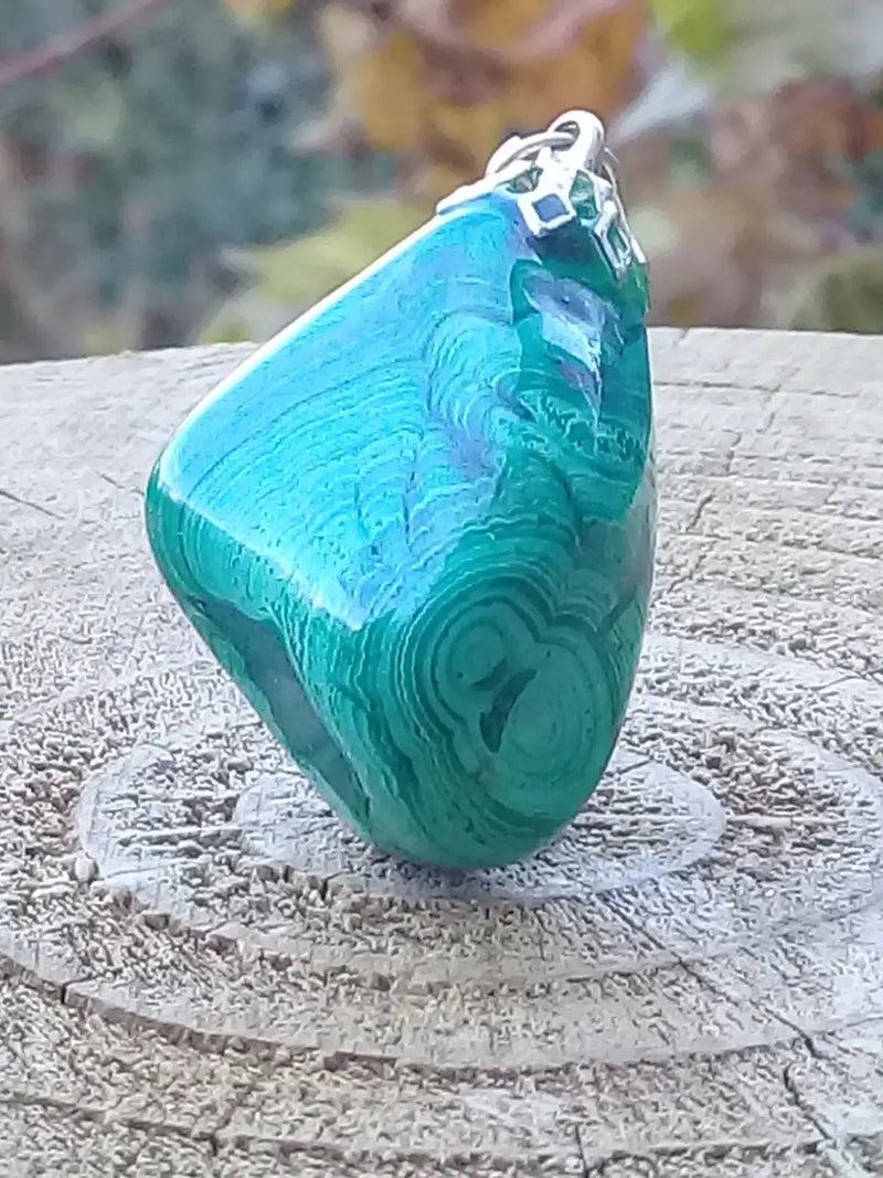 Load image into Gallery viewer, Pendentif Malachite Grade A +++ Fourni avec cordon Pendentif Malachite
