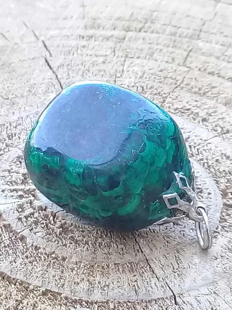 Load image into Gallery viewer, Pendentif Malachite Grade A ++++ Fourni avec cordon Pendentif Malachite
