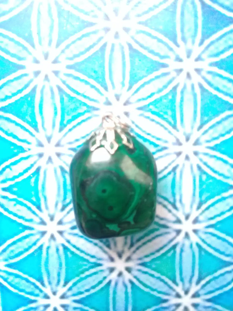 Load image into Gallery viewer, Pendentif Malachite Grade A ++++ Fourni avec cordon Pendentif Malachite
