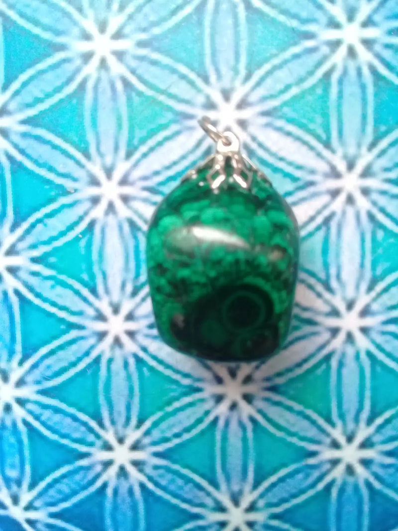 Load image into Gallery viewer, Pendentif Malachite Grade A ++++ Fourni avec cordon Pendentif Malachite
