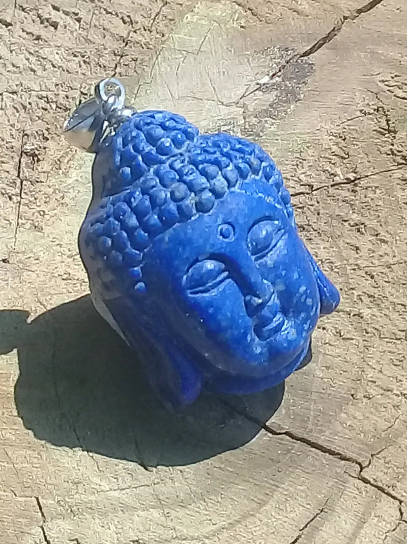 Cargue la imagen en el visor de la galería, Pendentif tête de Bouddha en Lapis Lazuli Grade A ++++ Pendentif tête de Bouddha en Lapis Lazuli Dans la besace du p&#39;tit Poucet...   
