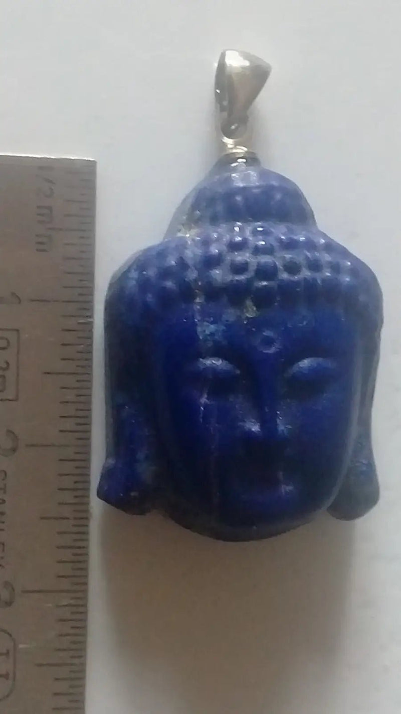 Chargez l'image dans la visionneuse de la galerie, Pendentif tête de Bouddha en Lapis Lazuli Grade A ++++ Pendentif tête de Bouddha en Lapis Lazuli
