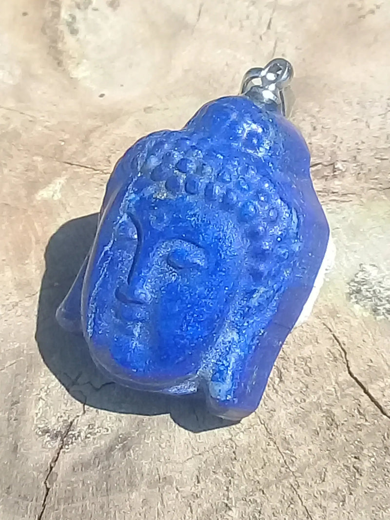 Chargez l&#39;image dans la visionneuse de la galerie, Pendentif tête de Bouddha en Lapis Lazuli Grade A ++++ Pendentif tête de Bouddha en Lapis Lazuli Dans la besace du p&#39;tit Poucet...   
