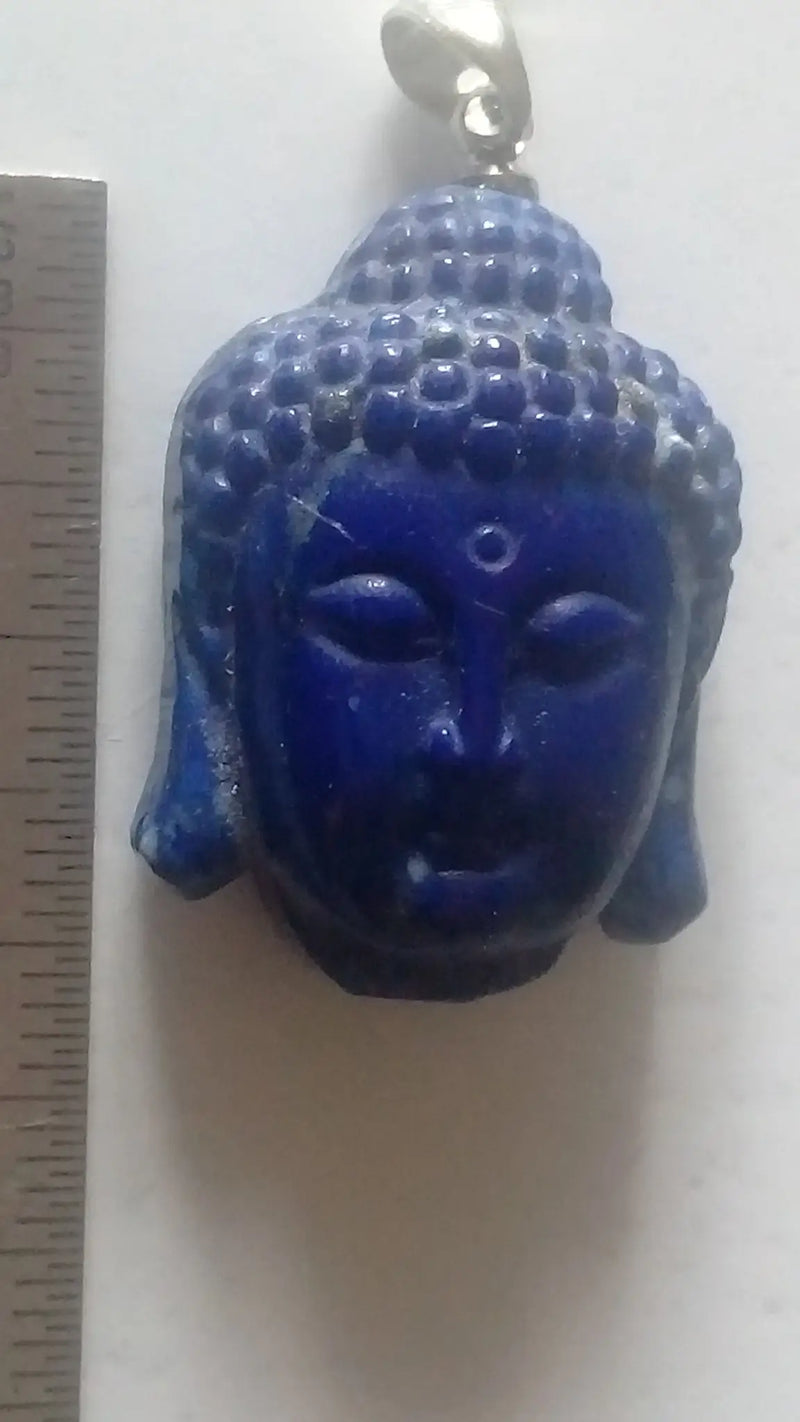 Load image into Gallery viewer, Pendentif tête de Bouddha en Lapis Lazuli Grade A ++++ Pendentif tête de Bouddha en Lapis Lazuli Dans la besace du p&#39;tit Poucet...   
