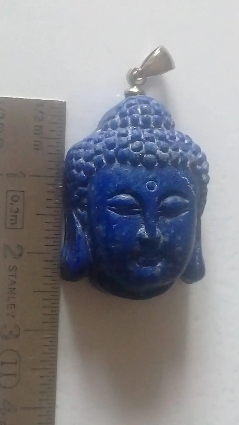 Chargez l&#39;image dans la visionneuse de la galerie, Pendentif tête de Bouddha en Lapis Lazuli Grade A ++++ Pendentif tête de Bouddha en Lapis Lazuli Dans la besace du p&#39;tit Poucet...   
