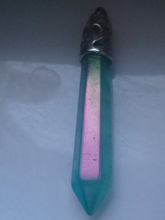 Pendule en Cristal Aqua-Aura monté sur Argent 925 Pendule Cristal Aqua-Aura monté sur Argent 925 Dans la besace du p'tit Poucet...   