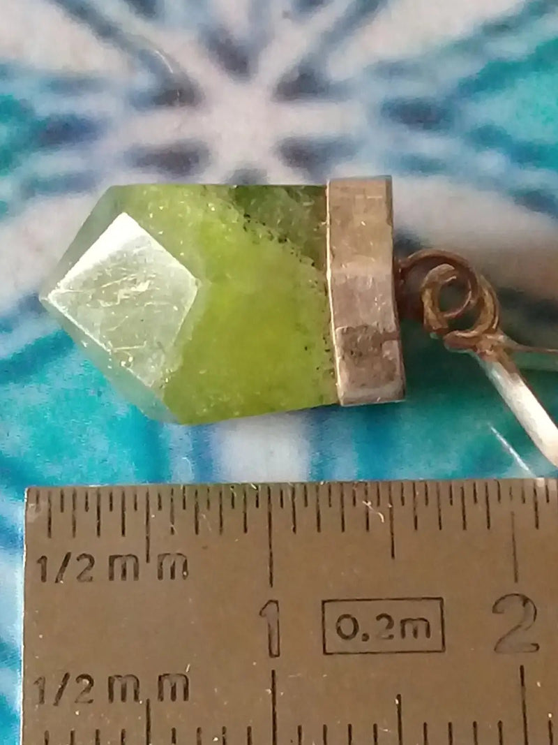 Load image into Gallery viewer, Péridot pendentif monté sur argent 925 Grade A ++++ Péridot pendentif
