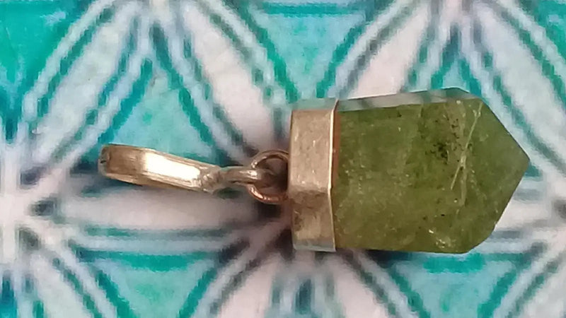 Load image into Gallery viewer, Péridot pendentif monté sur argent 925 Grade A ++++ Péridot pendentif
