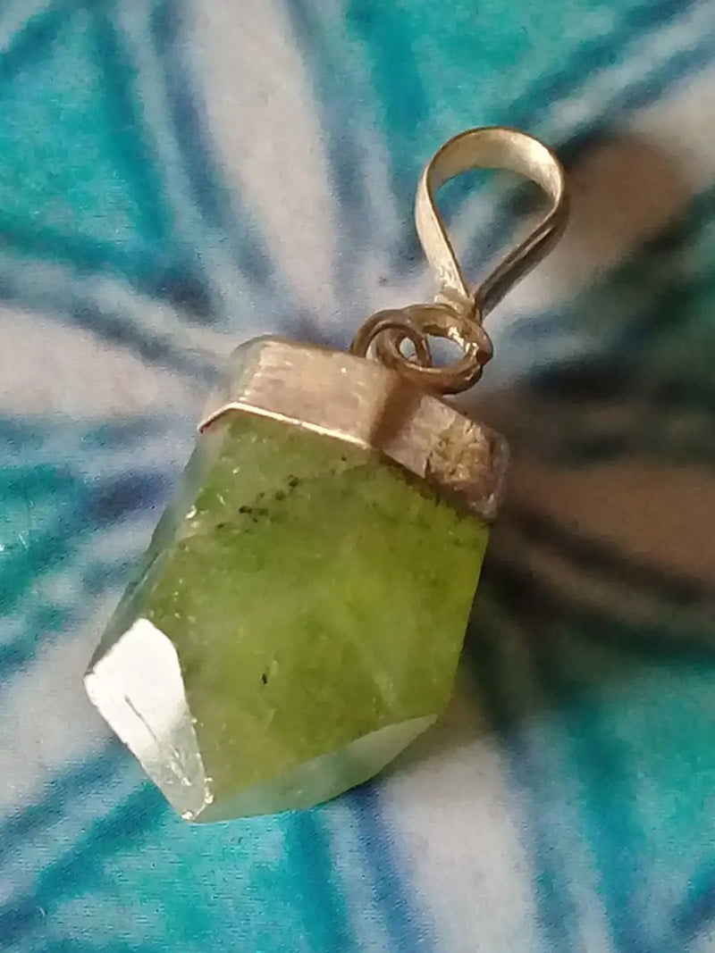 Load image into Gallery viewer, Péridot pendentif monté sur argent 925 Grade A ++++ Péridot pendentif
