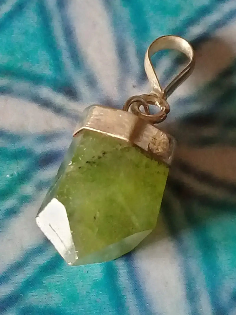 Load image into Gallery viewer, Péridot pendentif monté sur argent 925 Grade A ++++ Péridot pendentif
