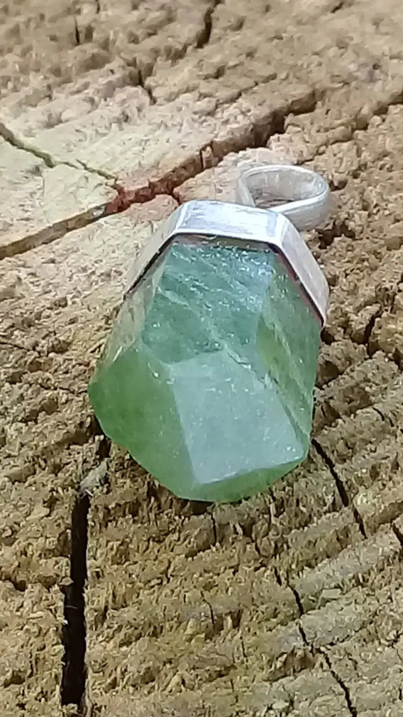 Load image into Gallery viewer, Péridot pendentif monté sur argent 925 Grade A ++++ Péridot pendentif
