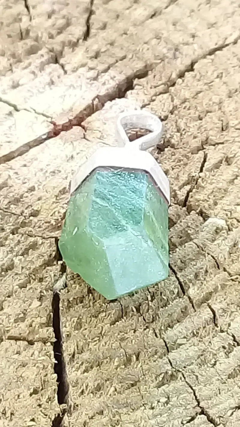 Load image into Gallery viewer, Péridot pendentif monté sur argent 925 Grade A ++++ Péridot pendentif
